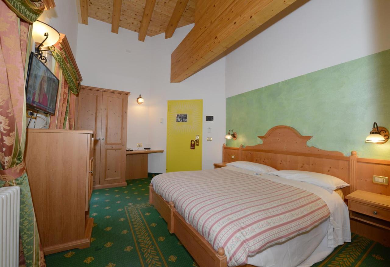 Hotel Sole Passo del Tonale Exteriör bild