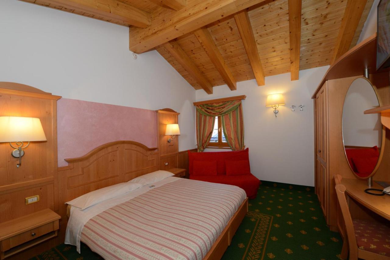 Hotel Sole Passo del Tonale Exteriör bild