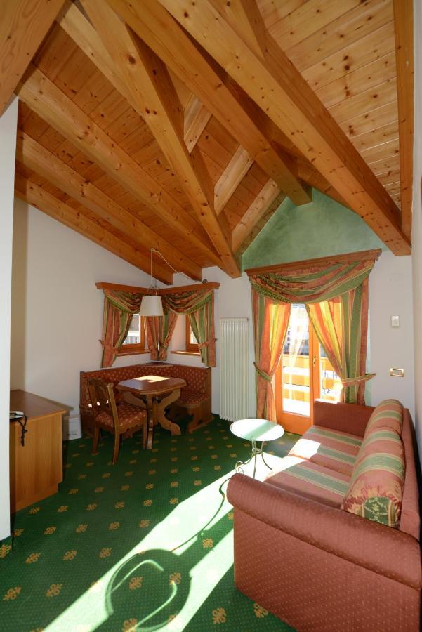 Hotel Sole Passo del Tonale Exteriör bild